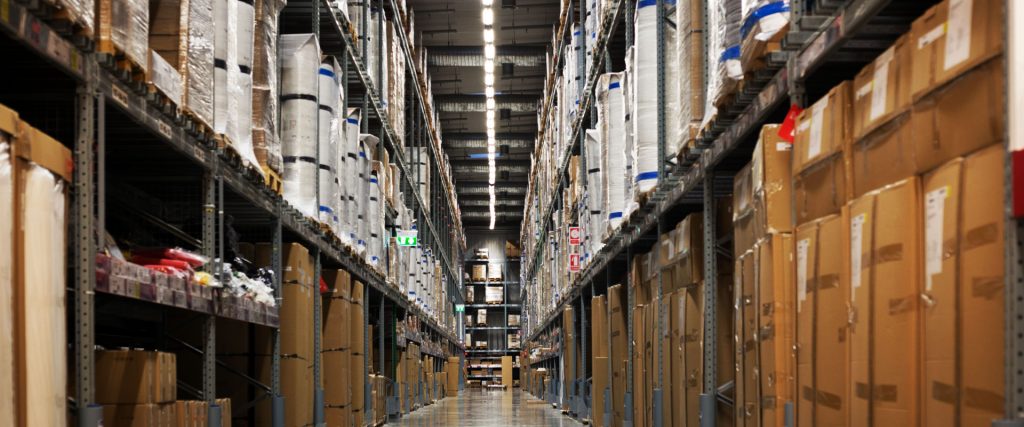 4 Tips for Keeping Your Warehouse Clean - innovatefm